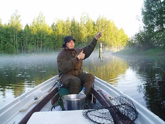Kalamies veneessä